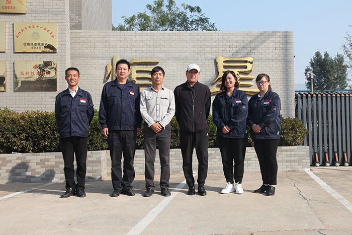 和耿紅老師合影